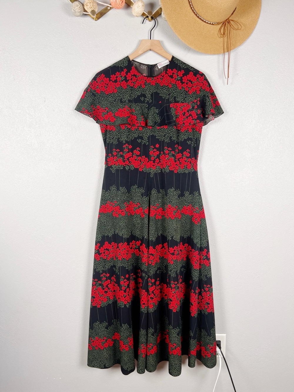 Red Valentino Fit & Flare Floral Printed Crepe Cape Sleeve Maxi Dress - Picture 2 of 10